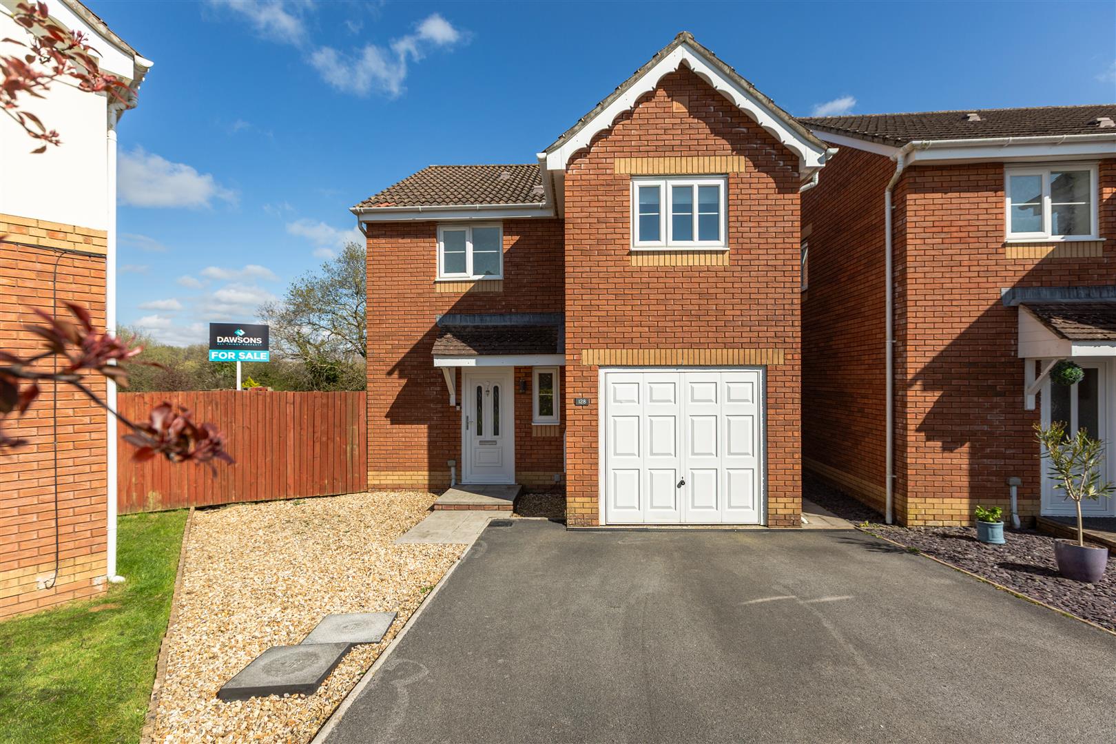 Pant Bryn Isaf, Llwynhendy, Llanelli, SA14 9EJ